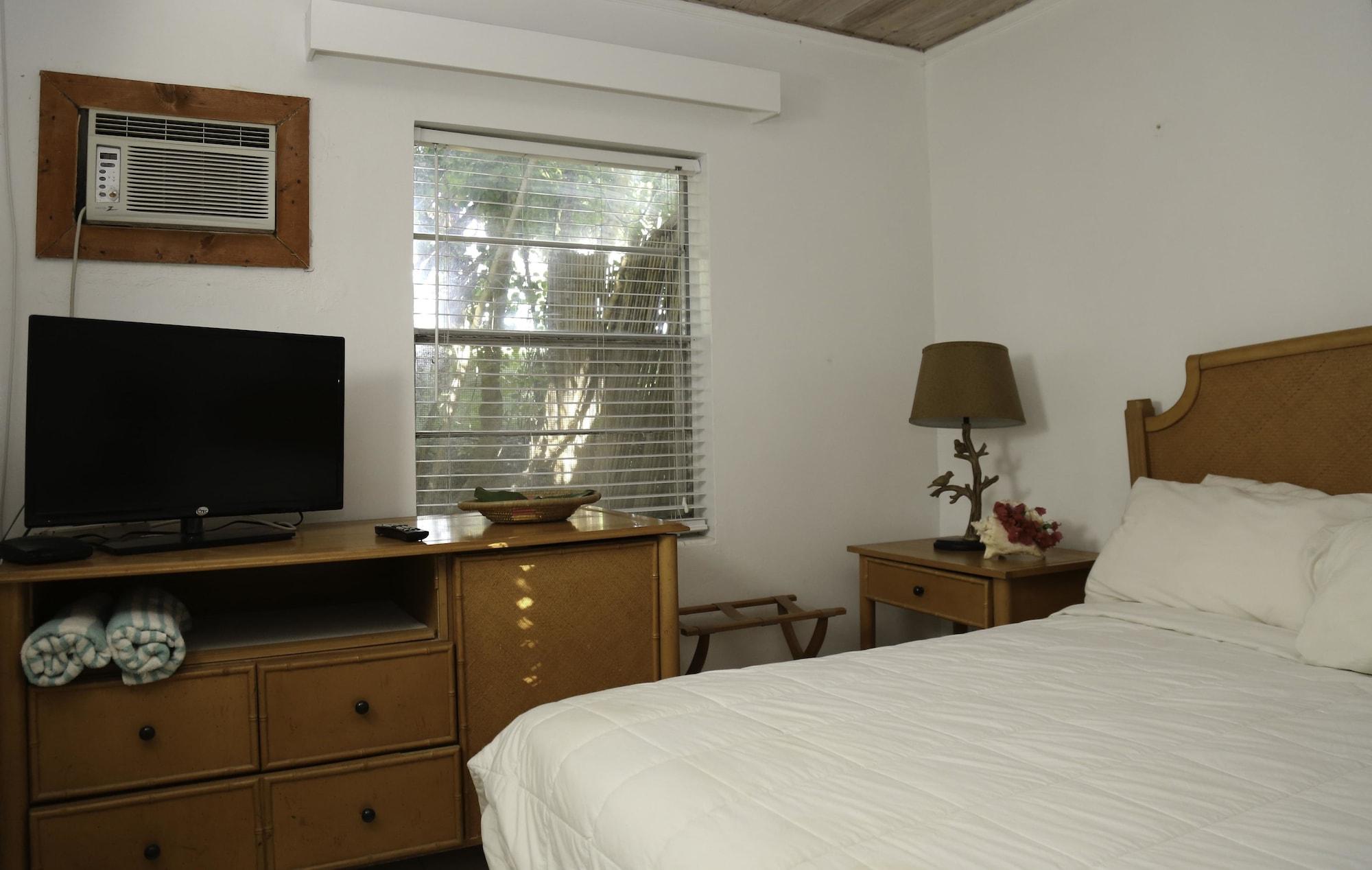 Tingum Village Hotel Dunmore Town Екстериор снимка
