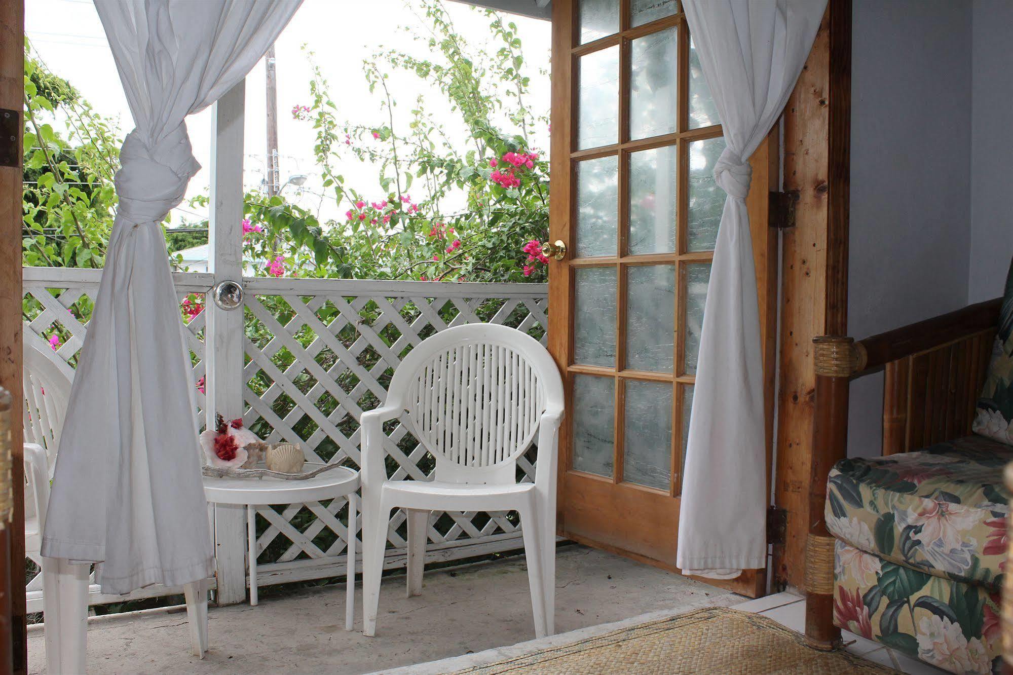 Tingum Village Hotel Dunmore Town Екстериор снимка