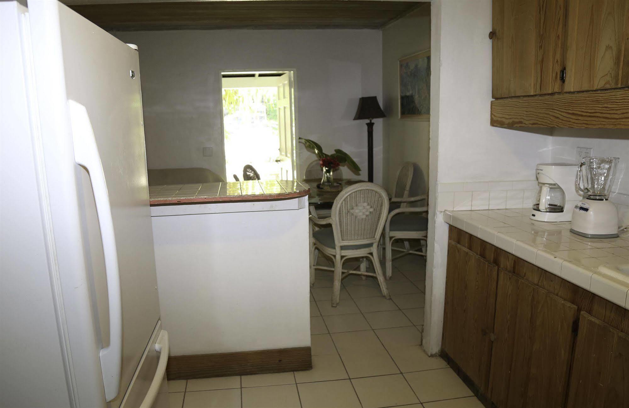 Tingum Village Hotel Dunmore Town Екстериор снимка